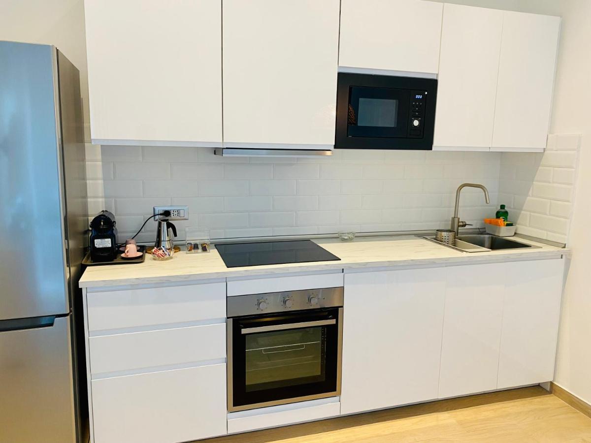 Modern Apartment *
